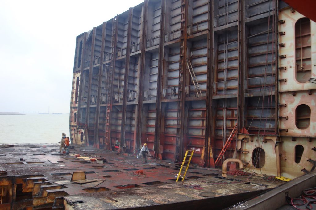 Pop-up Shipbreaking yard