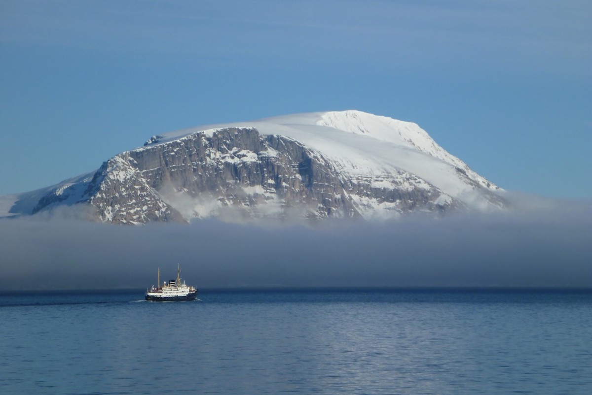 Ship emissions in the Arctic