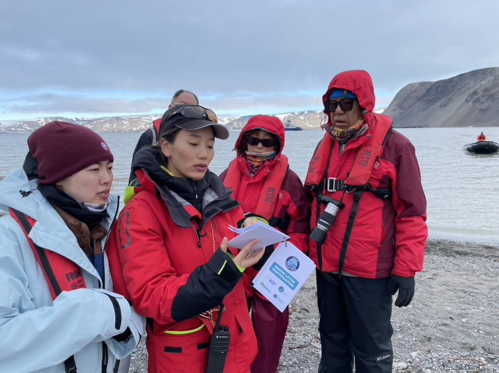HONDIUS guide with ID cards